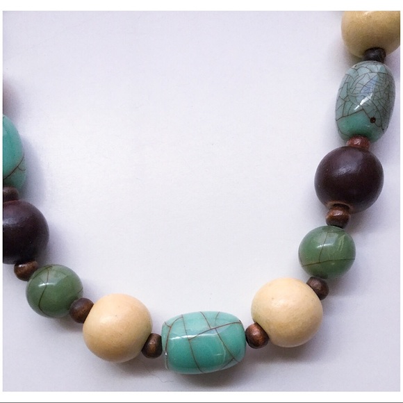 Macy’s Necklace Faux Wood & Faux Stone - Picture 2 of 3